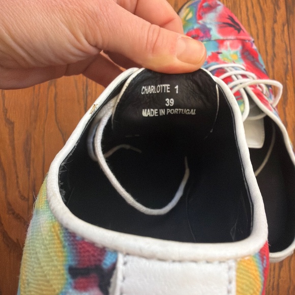 It’s a party for your feet - Picture 6 of 7